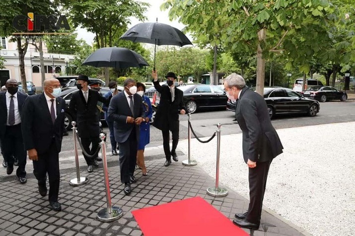 Presidente da República reúne com estadistas em França