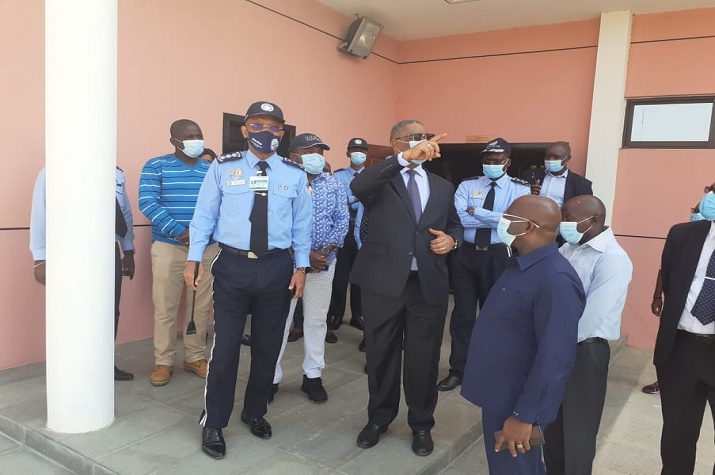 Ministro do Interior 'fiscaliza' obras da Delegação do MININT em Luanda