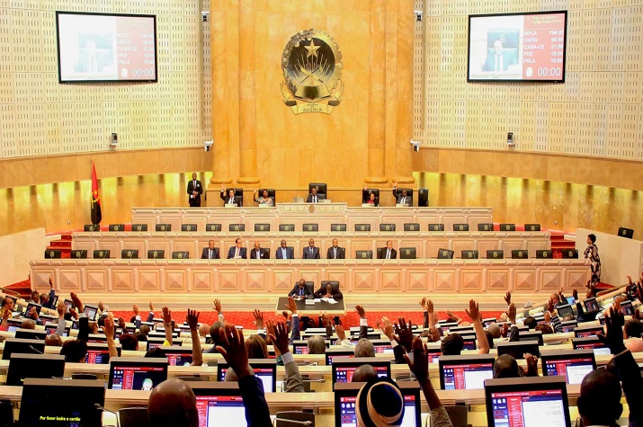 Parlamento vota na terça-feira mudanças da “Constituição da República”