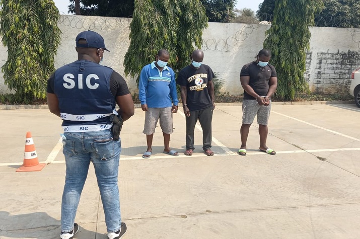 SIC desmantela rede de falsificadores de moeda que tinham em posse cinco milhões de dólares falsos provenientes da Nigéria