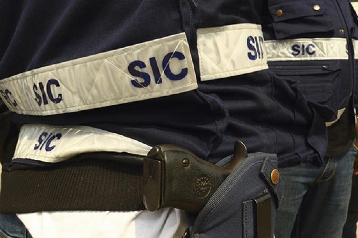 Abuso de poder: Efectivo do SIC ameaça tenente das FAA com uma arma de fogo 