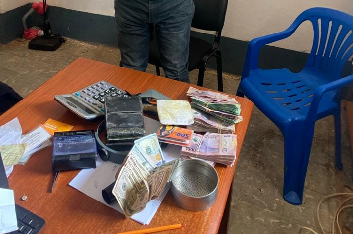 Detido cidadão com mais de duas mil pedras de diamantes