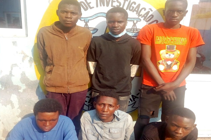 Detidos seis cidadãos que violaram e assassinaram uma jovem de 25 anos de idade
