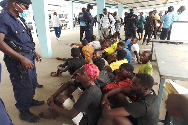 Doze armas de fogo apreendidas pela Polícia Nacional em Luanda nas últimas 72 horas