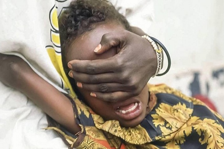 Jovem de 25 anos detido por abusar sexualmente menor de 4 anos