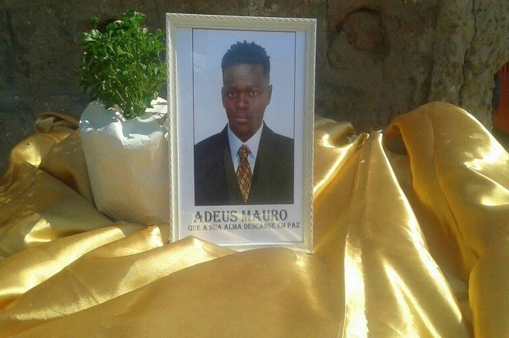 Jovem esfaqueado até a morte por se recusar a pagar cerveja