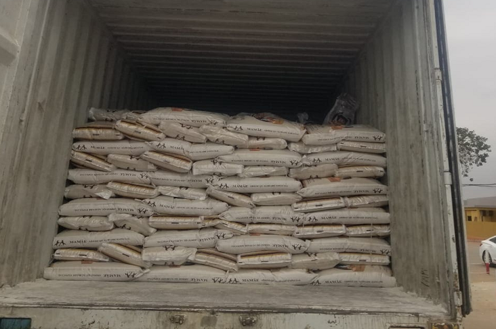 Detidas senhoras que comercializam 486 sacos de arroz provenientes de um assalto à mão armada
