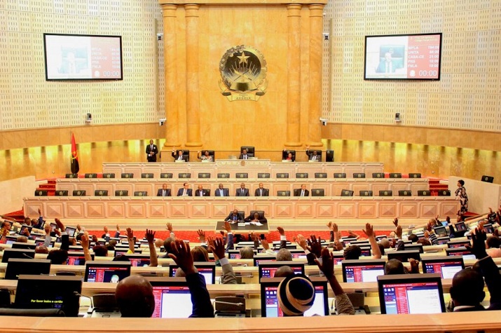 Eleições livres e justas dividem deputados do MPLA e da UNITA 