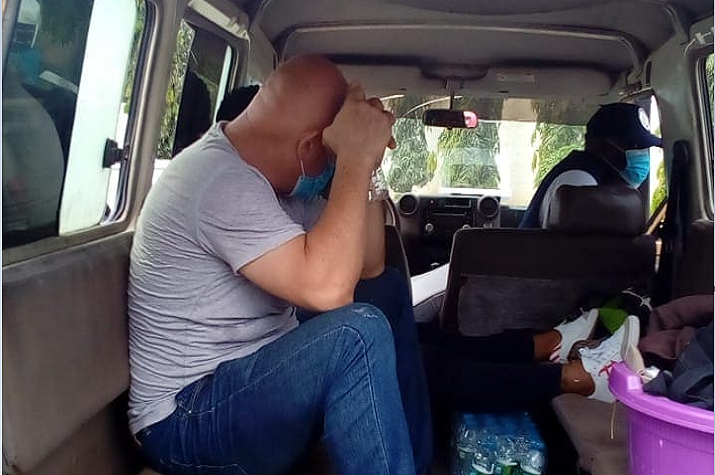 Cidadão português detido em Luanda em posse de 7 AKM e vários pares de farda das FAA e PNA