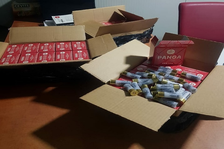 Caçadores acusam chefe do Departamento de Armamento e Explosivos da Polícia de ‘mixar’ com a venda de cartuchos de caçadeiras