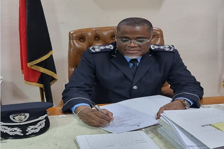 Troca de pastas: Ministro do Interior apresenta novo Comandante-Geral da Polícia
