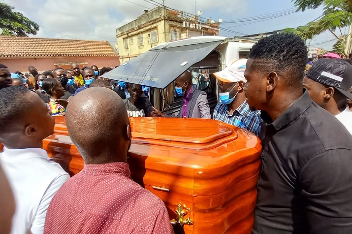 Seis golpes de faca: Restos mortais do jovem taxista assassinado na Mutamba repousam no cemitério Santa Ana