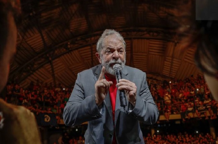 Lula da Silva confirma candidatura à presidência do Brasil