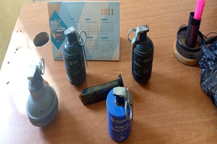 Morro Bento: Polícia encontra saco com 4 granadas e um carregador de arma de fogo na via pública