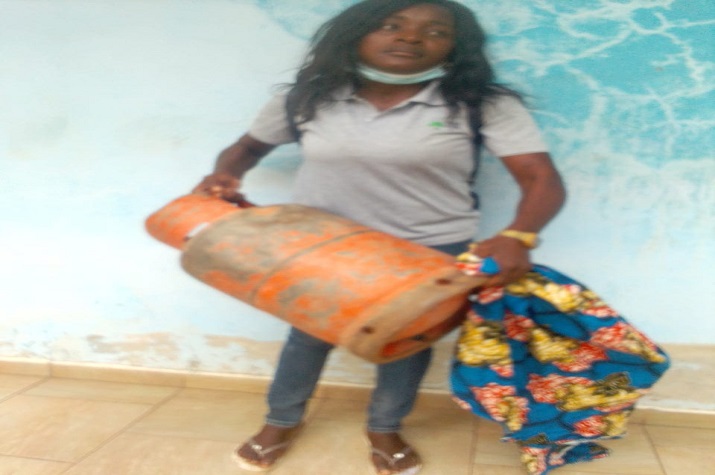 Mulher de 27 anos de idade detida por roubo de botija