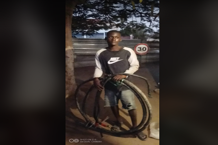 Jovem de 18 anos de idade flagrado a furtar cabo numa cabine eléctrica