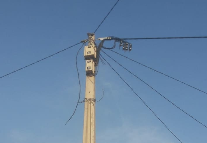 Marginais recolhem cabos eléctricos no bairro Paraíso