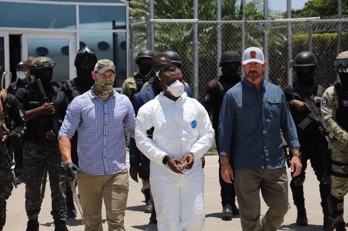 Líder da gangue mais temida do Haiti extraditado para os Estados Unidos