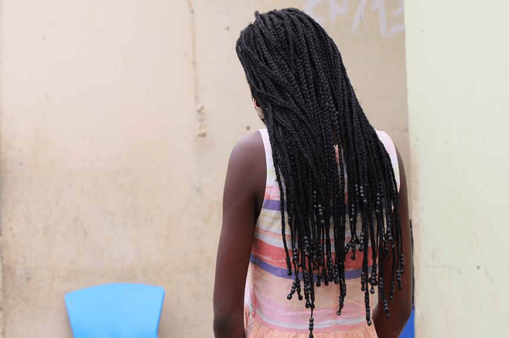 Jovem de 18 anos simula gravidez durante nove meses e rapta criança de um mês