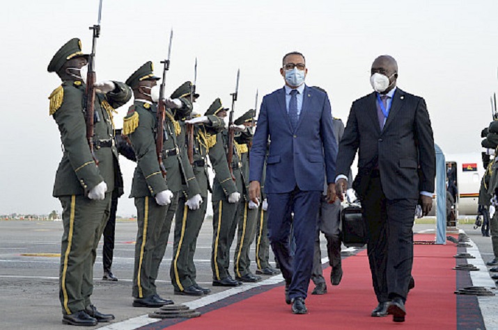 Presidente de São Tomé e Princípe trabalha em Luanda
