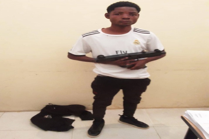 Huambo: Adolescente de 17 anos de idade detido em posse de uma Mini-Uzi