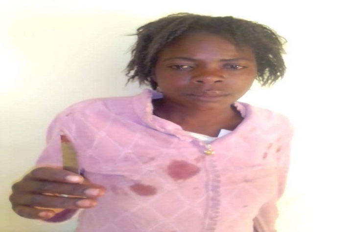 Mulher mata irmão à facada por causa de1000 kwanzas