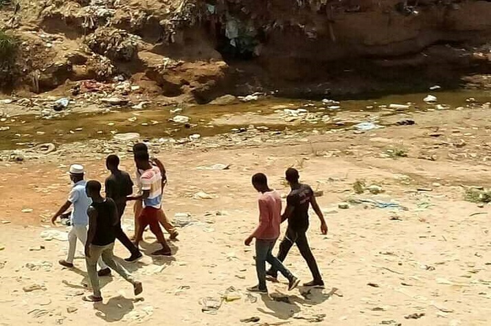 "Os Cavera" ditam as regras em parte do município de Cacuaco, população queima vivo suspeitos