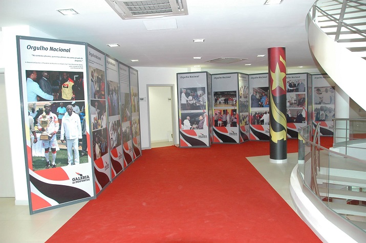 Empregado de limpeza assalta Galeria dos Desportos
