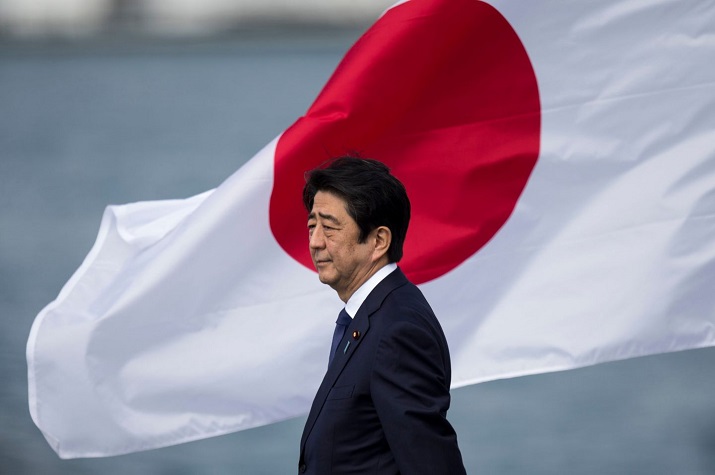 Ex-primeiro-ministro japonês baleado durante ação de campanha