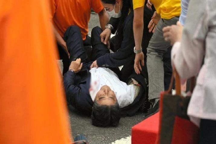 URGENTE: Ex-primeiro-ministro japonês morre após ser baleado