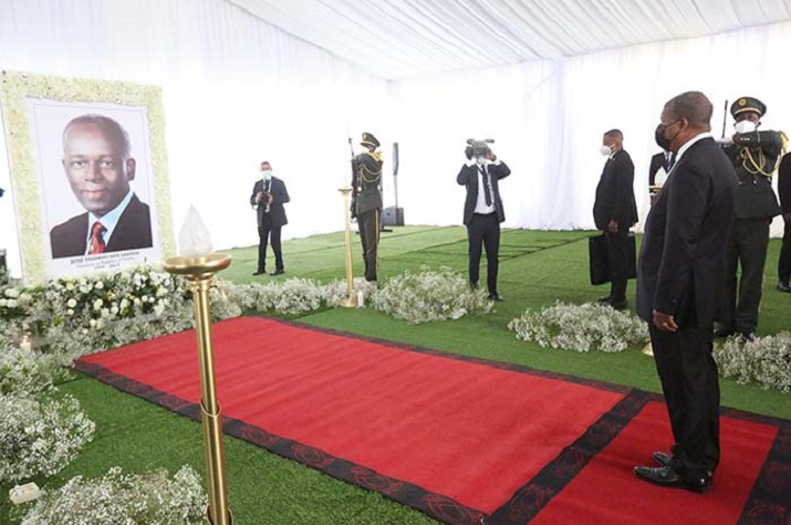 João Lourenço enaltece feitos de José Eduardo dos Santos