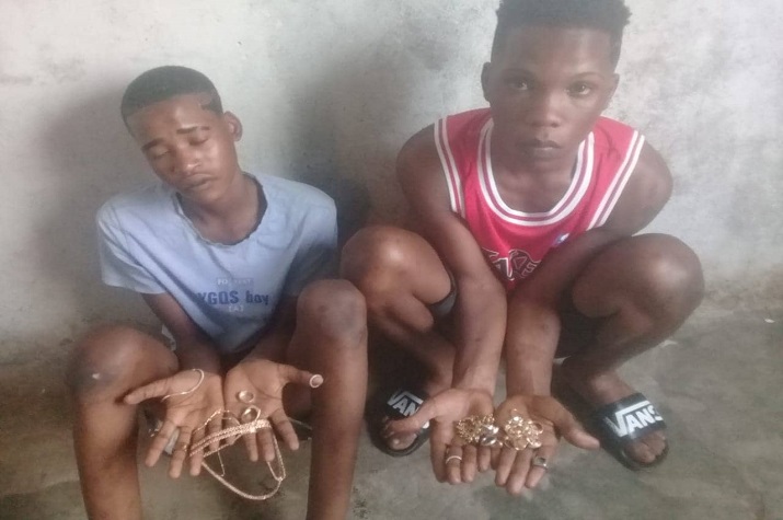 Cacuaco: Turma do Apito na Boa Esperança ‘substitui’ a Polícia e captura três marginais