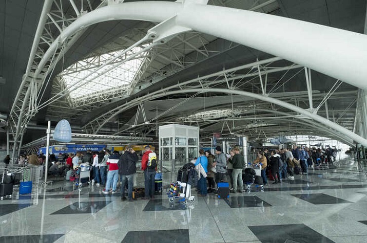 Passageira do Brasil detida no aeroporto do Porto com 1,1kg de Cocaína