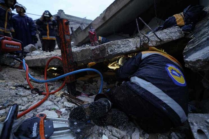 Sismo na Turquia e Síria causa mais de mil mortos e milhares de feridos