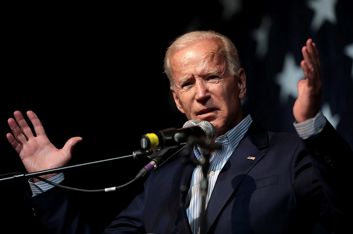 Biden afirma que homólogo chinês pertence à categoria dos "ditadores"