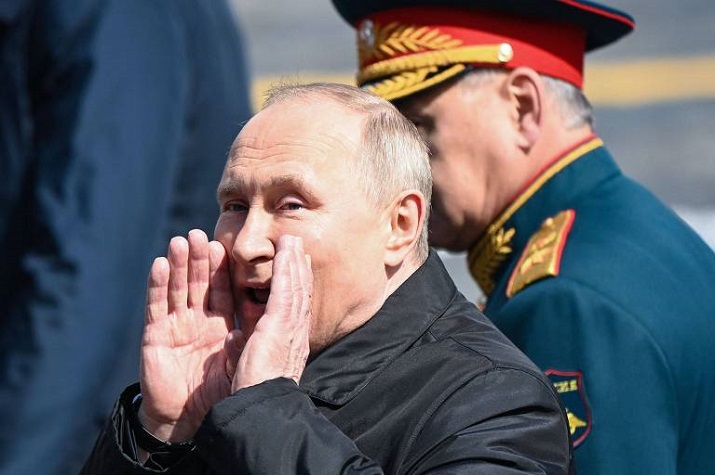 Putin 'avisa' que tem uma "boa reserva" de bombas de fragmentação para usar na Ucrânia