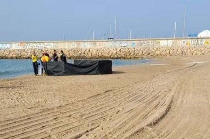 Bebé encontrada sem cabeça em praia da Catalunha morreu com os pais em naufrágio