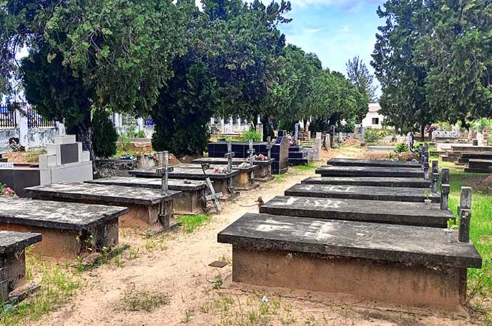 Jovem queima ossadas humanas para roubar chumbo da urna
