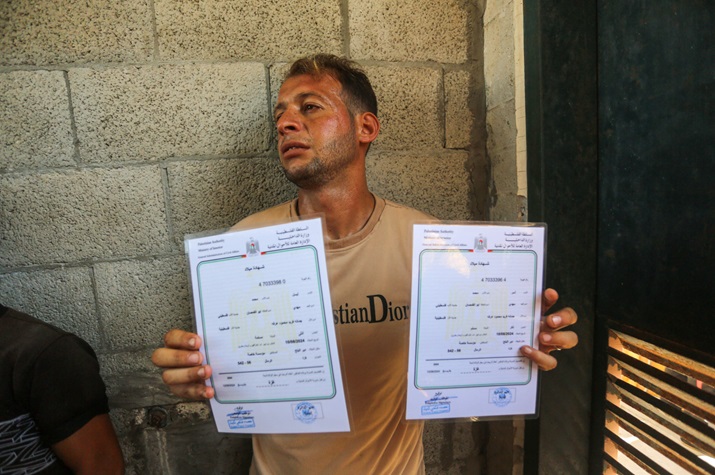 Gaza: Gémeos com 4 dias mortos em ataque de Israel quando pai ia buscar certidões
