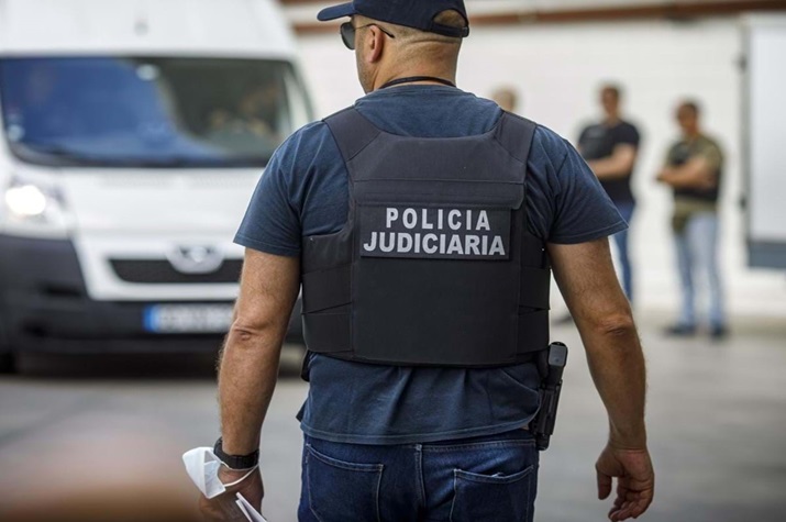 Portugal: Casal de origem britânica encontrado morto numa moradia em Cascais
