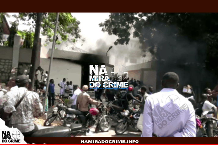Manifestantes atacam embaixadas estrangeiras no Congo devido ao avanço dos rebeldes M23