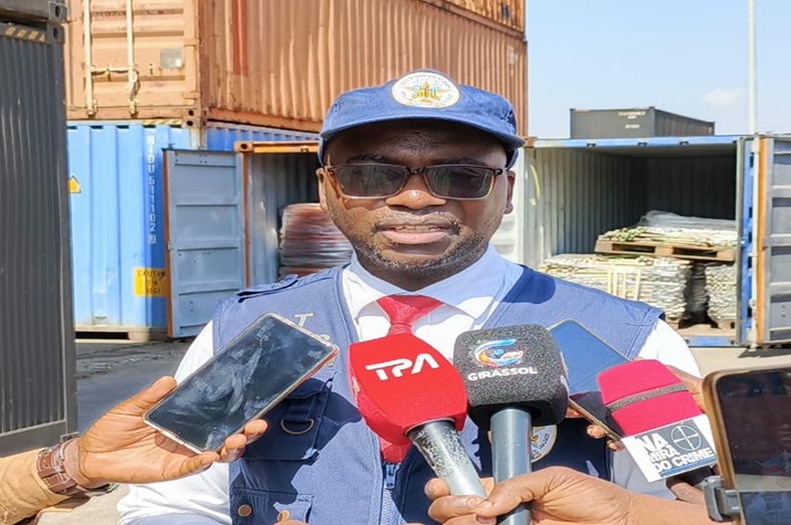 No Porto de Luanda: SIC apreende cem contentores carregados de minerais estratégicos do tipo Quartzo que seguiam para a China