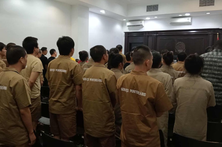 Tribunal de Luanda julga 52 asiáticos acusados de associação criminosa e pornografia infantil