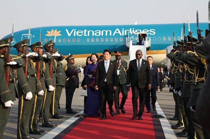 Presidente do Vietname trabalha em Angola