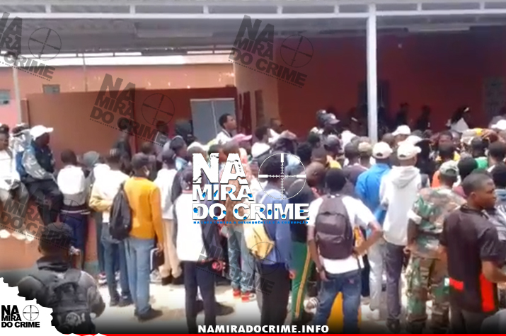 Jovens nascidos em 2004 que se encontram nas filas para recrutamento nas FAA na administração municipal do Lubango denunciam actos de corrupção