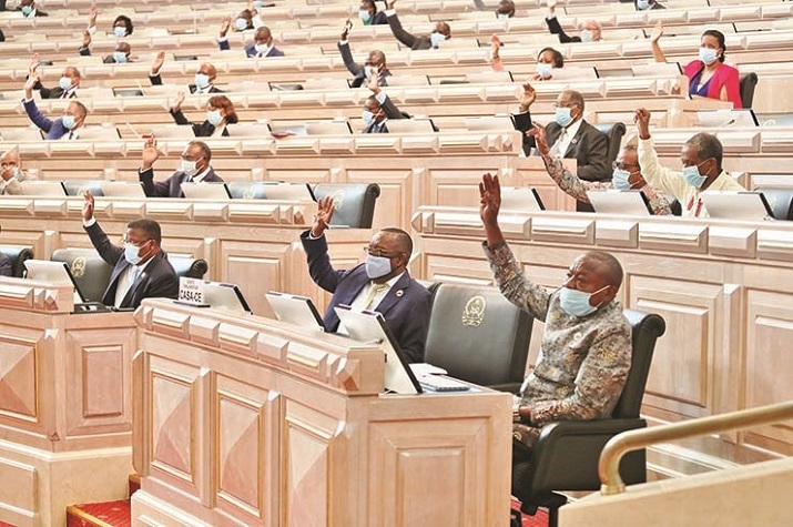 Parlamento aprecia hoje proposta de revisão constitucional