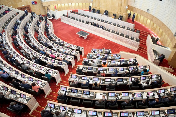 Parlamento aprova proposta do PR  de revisão pontual da Constituição