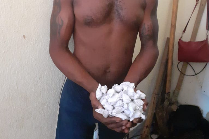Detido cidadão por posse e venda de droga