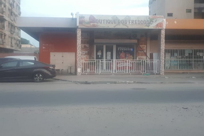 Segurança dispara contra cabeça de um jovem depois de ser agredido