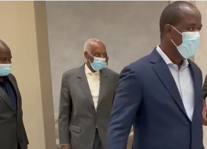 José Eduardo dos Santos regressa à Espanha